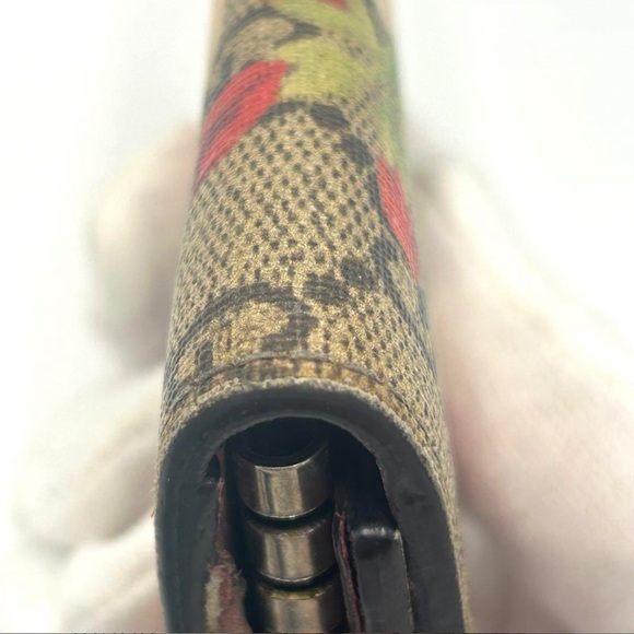 Gucci Floral KeyCase - Picture 9 of 14